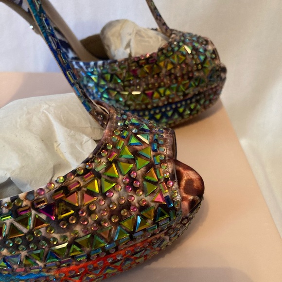 👠NWOT Thalia Sodi Size 7W T-Strap Platform Pumps - Picture 2 of 6